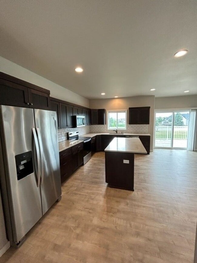 Building Photo - 3027 39th Ave S