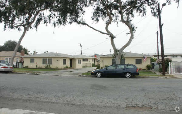 Primary Photo - 205-207B E Victoria Ave