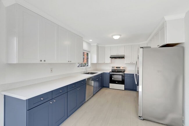 Building Photo - Renovated Duplex in the Heart of Silicon Valley!