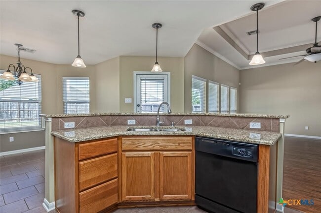Building Photo - 5610 Alexandria Dr