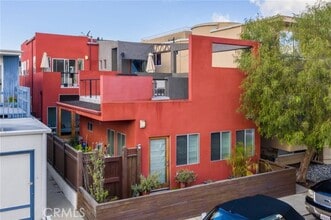 Building Photo - 701 Loma Dr