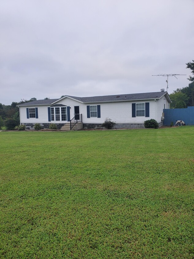 Front - 120 Twin Oaks Farm Ln