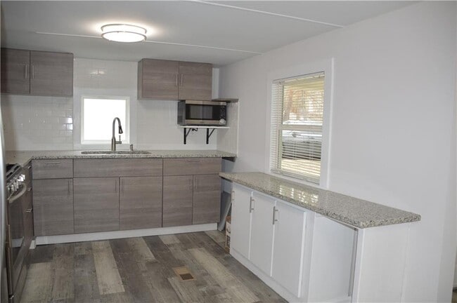 Building Photo - 3227 Hilltop Cir