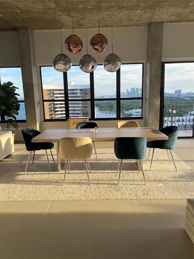 Building Photo - 780 NE 69th St