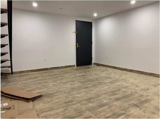 Building Photo - 554 Gates Ave
