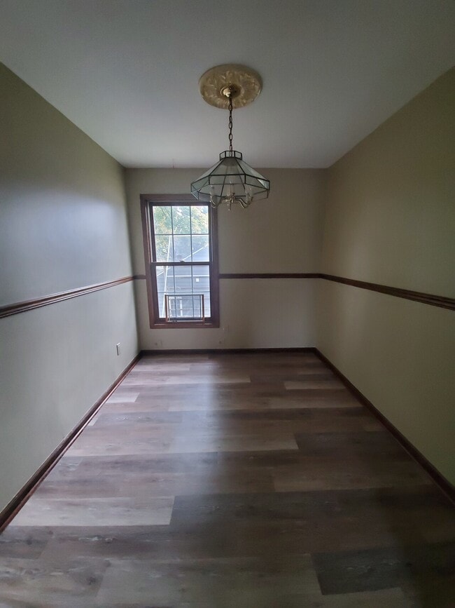 Building Photo - 95 Norran UP