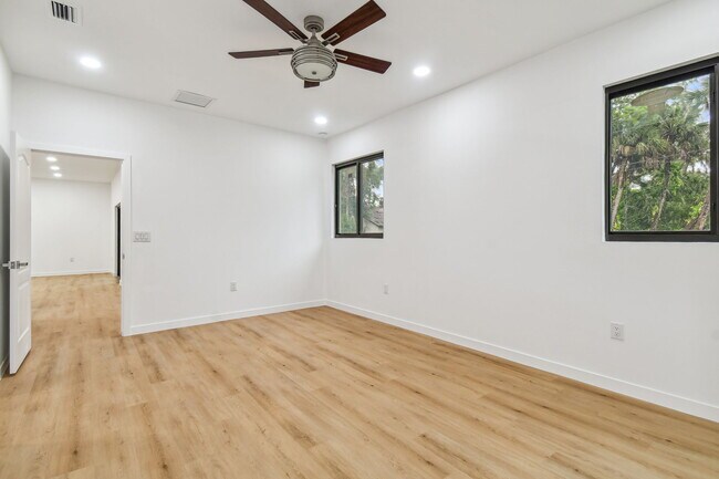Building Photo - 406 Border St