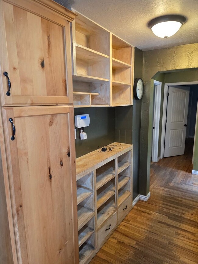 Building Photo - Charming 4 bed 2 bath home