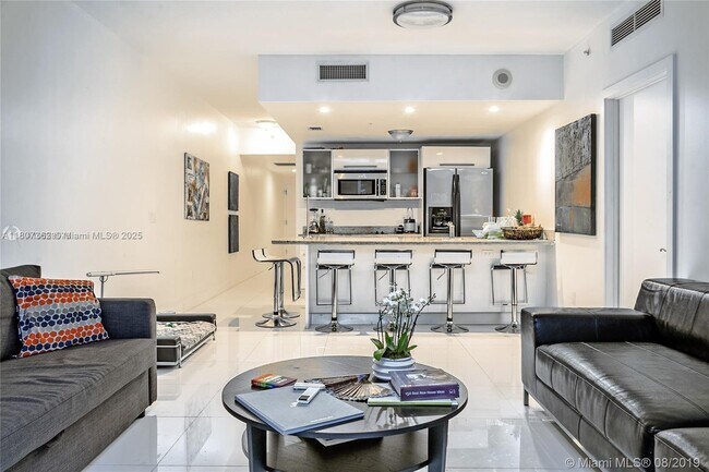 Foto del edificio - 185 SW 7th St