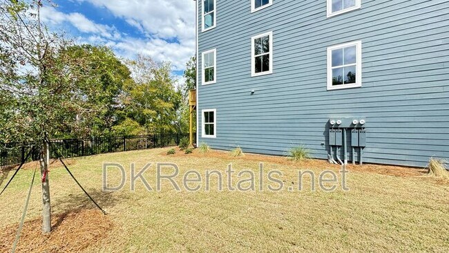 Photo - 1479 Creekside Cir NW House