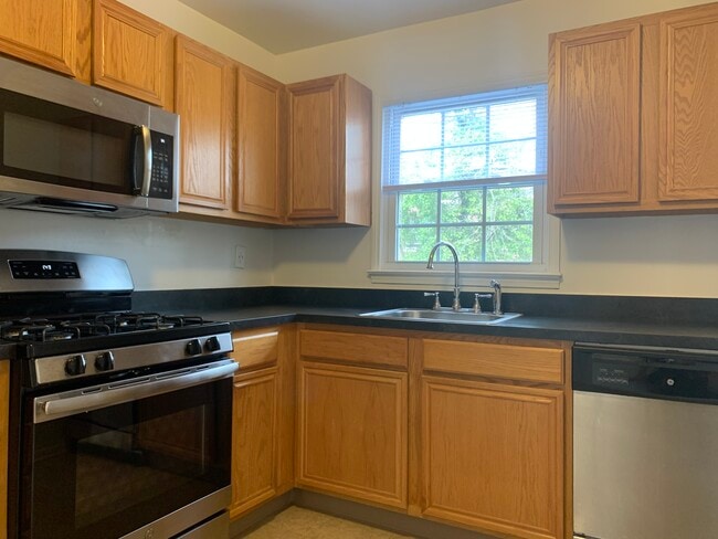 Kitchen 1 - 2 Bedroom 2 Bath - Lord Essex Apartments