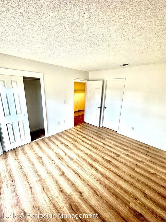 Building Photo - 2 br, 1 bath House - 5401 Dunsmuir Road #32
