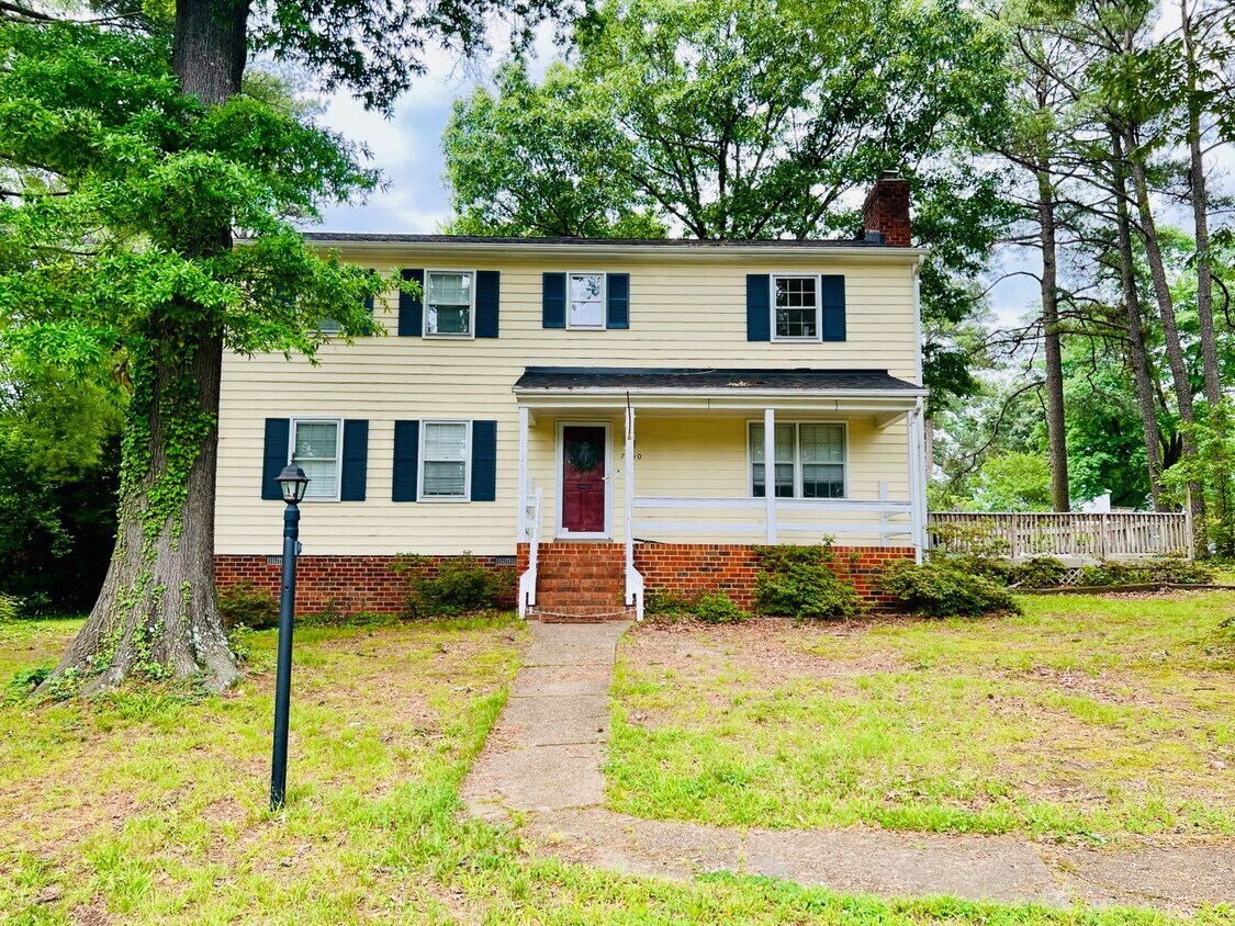 Primary Photo - Charming 4-Bedroom Home with Ample Space a...