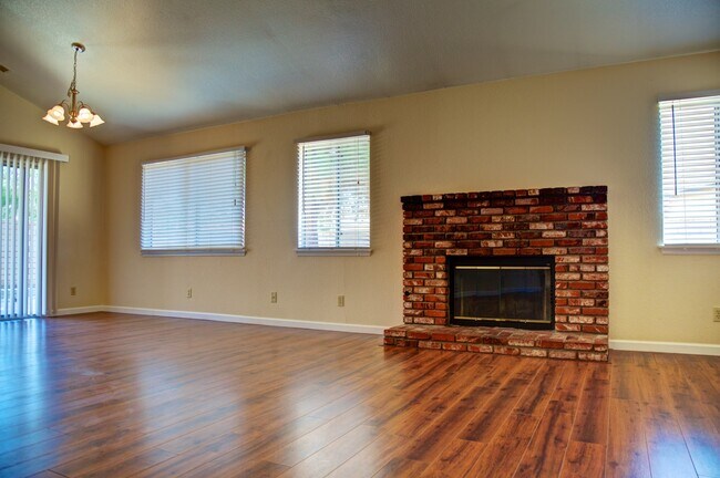 Building Photo - 1218 E Beringer Dr