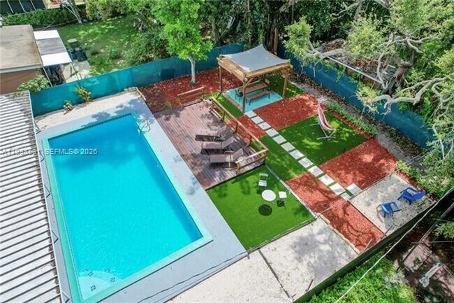 Foto del edificio - 1370 NE 133rd St