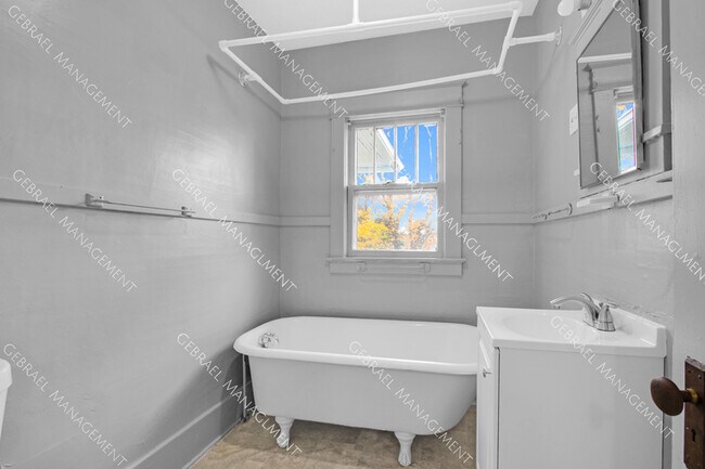 Foto del edificio - 2313 Adams Ave