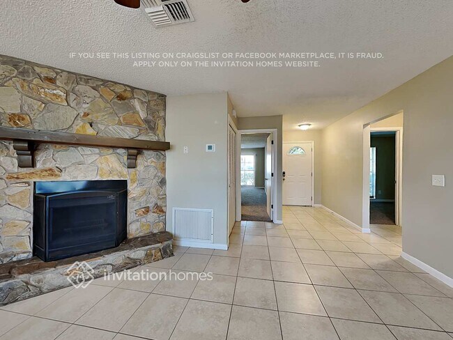 Foto del edificio - 819 Sunridge Point Dr