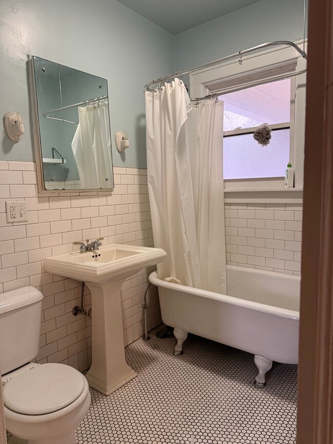 Building Photo - 910 W Lapham Blvd