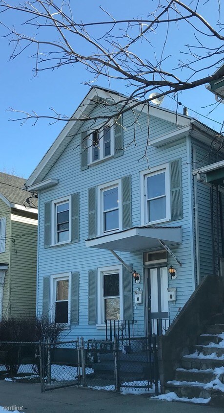 Primary Photo - 495 East St