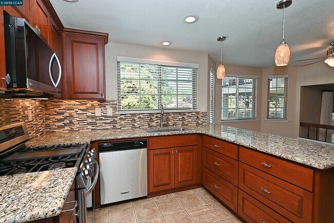 Building Photo - 933 Meadowvale Ct