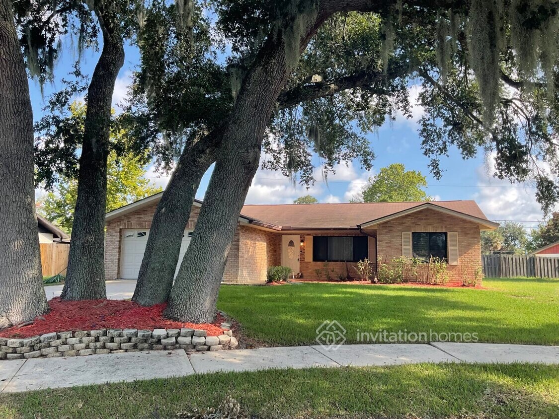 Primary Photo - 824 Upland Dr