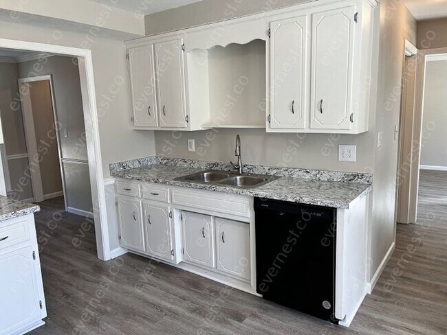Building Photo - 901 Cimarron Ct