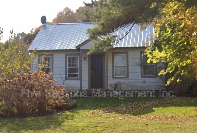 Foto principal - 374 Riverside Ave