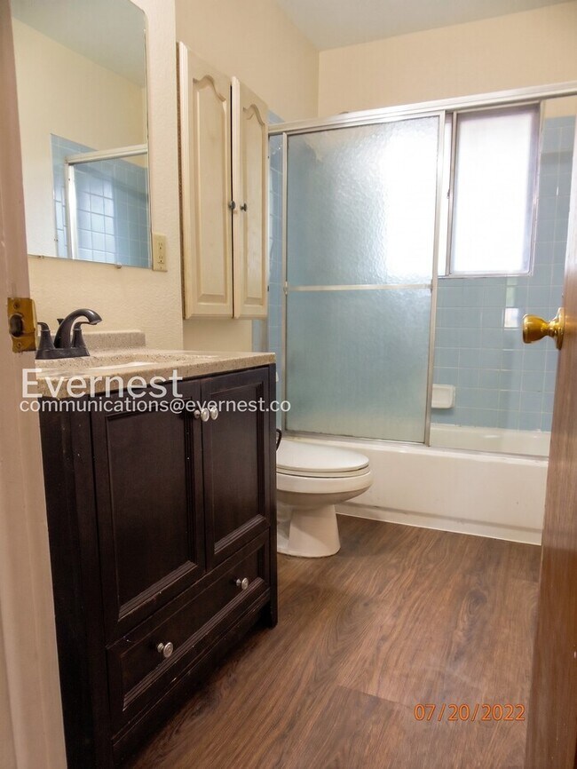 Foto del edificio - 4 Bed, 2 Bath Home with Garage / Available Soon!