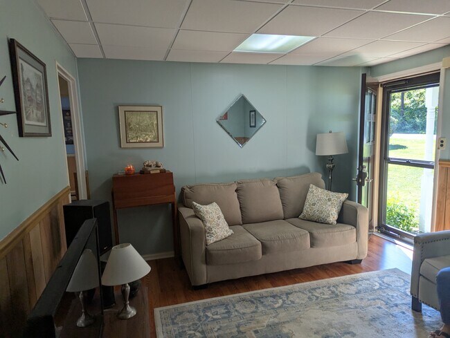 Entrada/Sala de estar - 309 W Main St