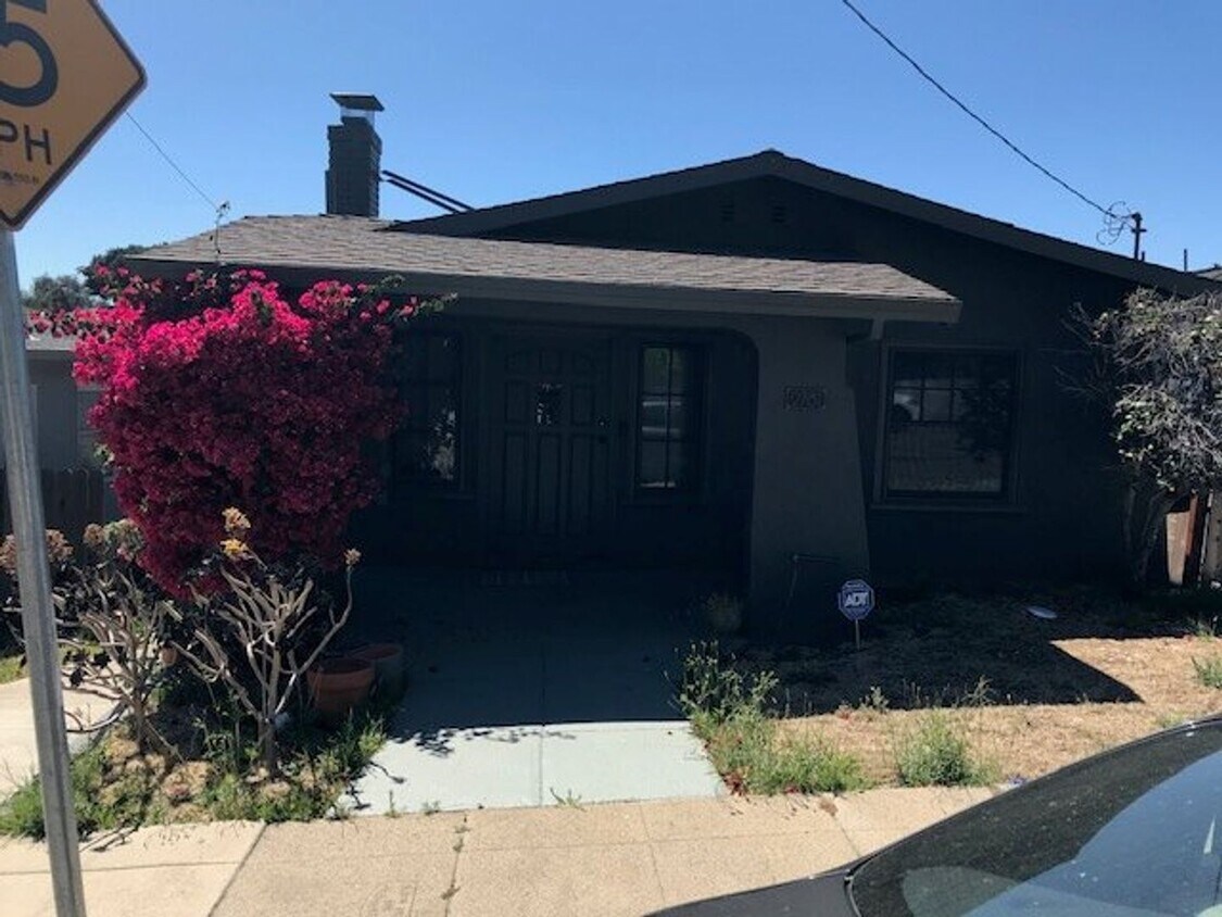 Primary Photo - 2 Bd, 2 Bath House