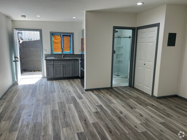 Building Photo - 1049 N Stanley Ave