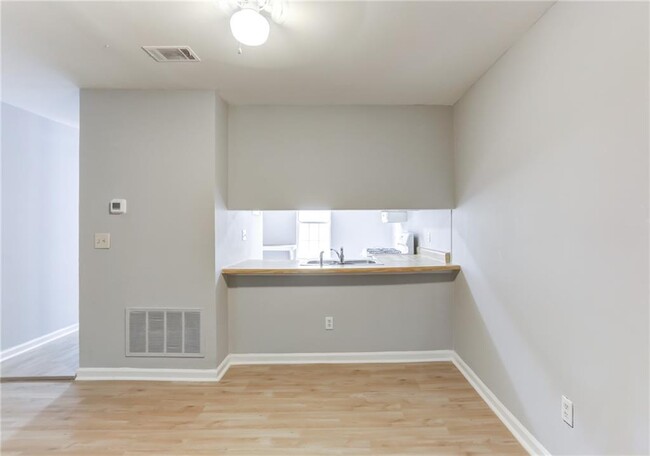 Building Photo - 349 W Post Oak SW Xing