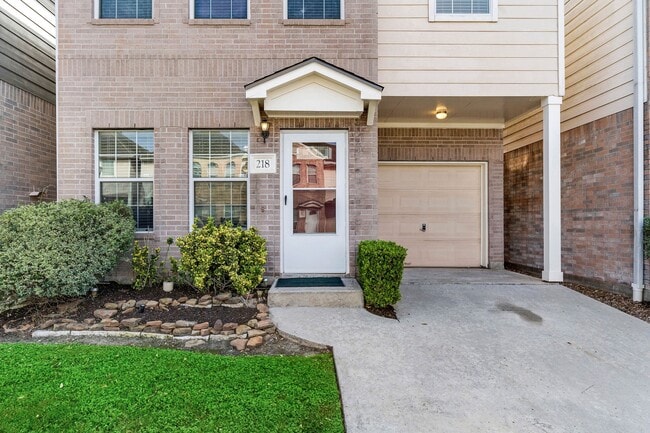 Building Photo - 218 Plaza Del Sol Park