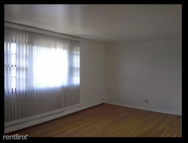 Building Photo - 1 br, 1 bath Apartment - 7824 S Shore Dr