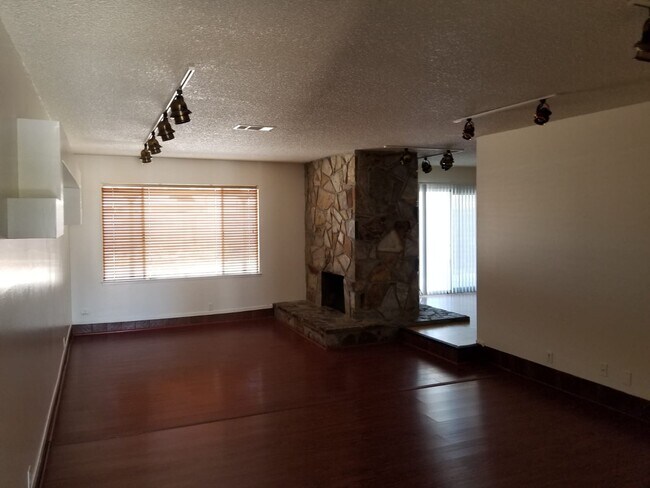 Building Photo - 7605 Seagull Ave