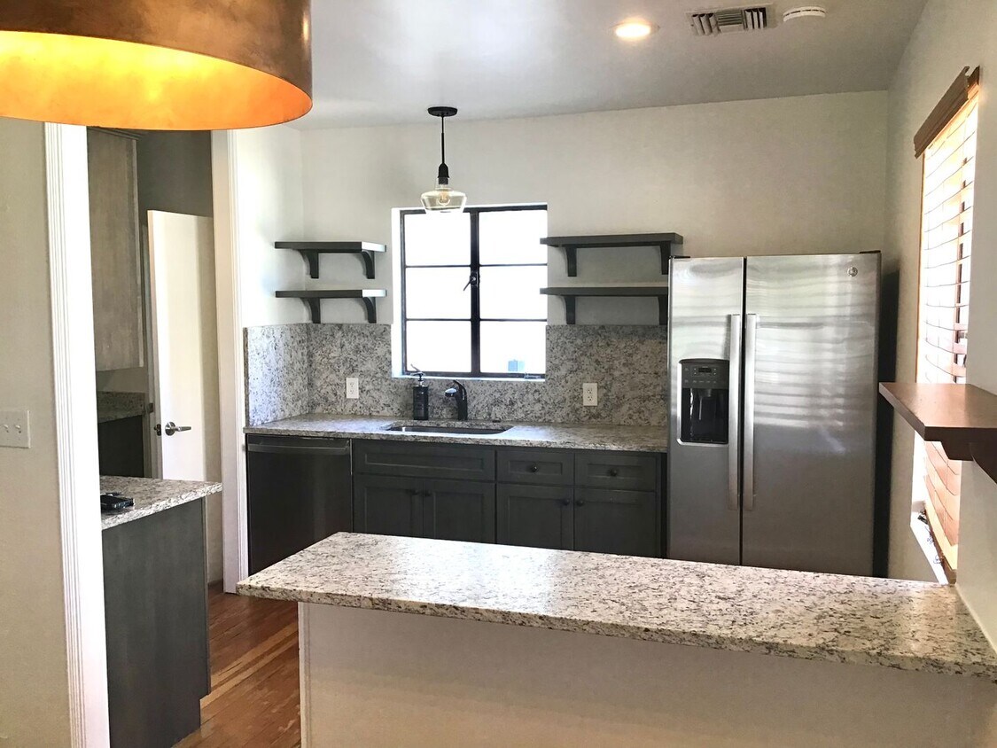 Primary Photo - Modern, beautiful 3Bdrm, 2ba unfurnished i...