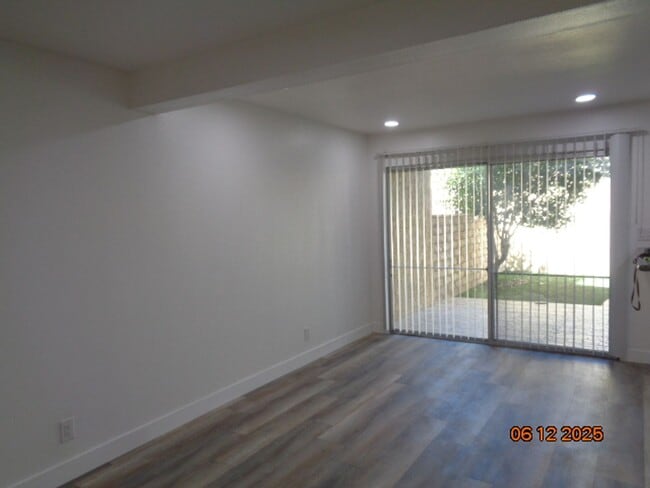 Building Photo - Single Story Condo in Park Somerset complex