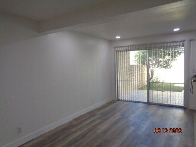 Foto del edificio - Single Story Condo in Park Somerset complex