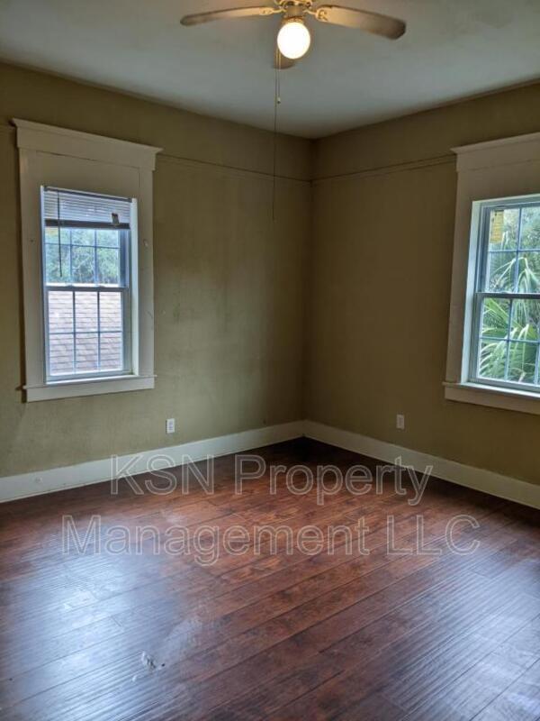 Building Photo - 1012 E 38th St