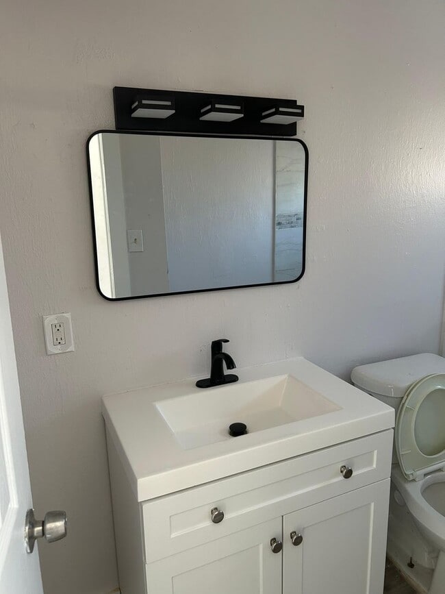 Foto del edificio - 2/1 updated duplex available now !