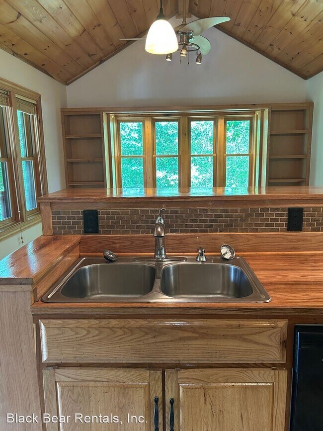 Foto del edificio - 1 br, 1 bath House - 16 Lindsey Rd.