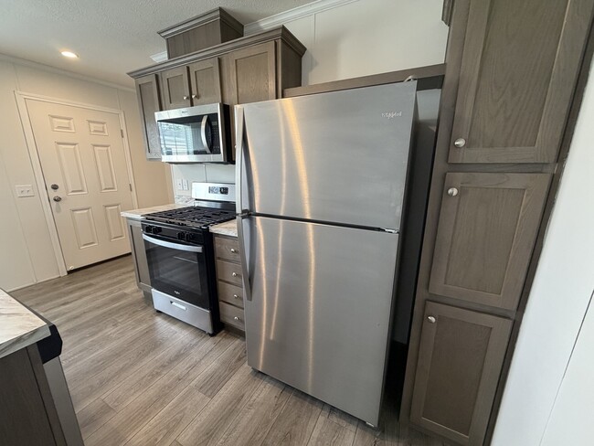 Building Photo - 15882 Villaire Ave
