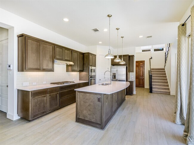 Building Photo - 301 Jeffrey David Ln W