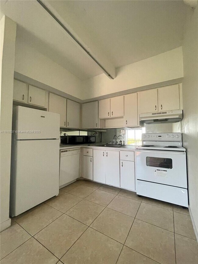 Foto del edificio - 8950 NE 8th Ave