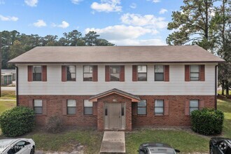 Building Photo - 109 Ravenwood Dr