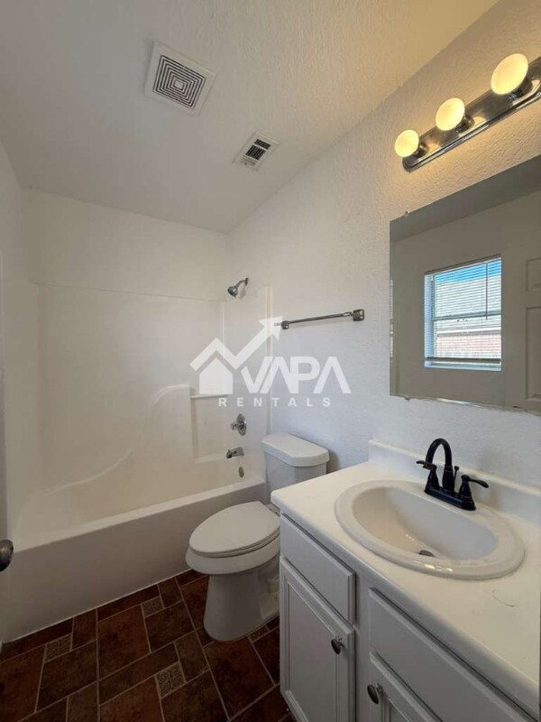 Photo - 4743 Georges Farm House