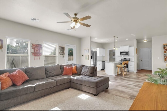 Foto del edificio - 1004 Village Dr