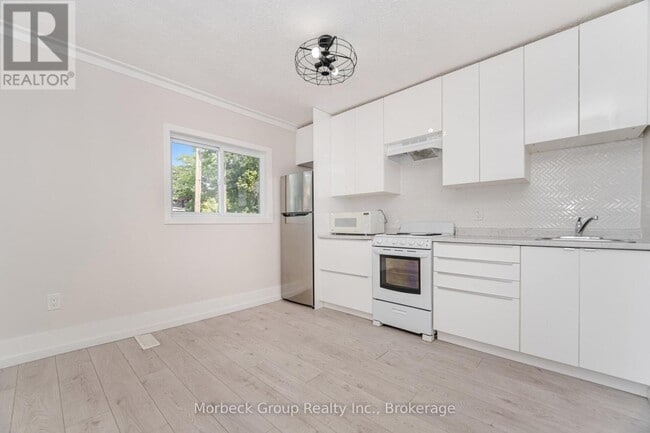 Building Photo - 151 Lottridge St