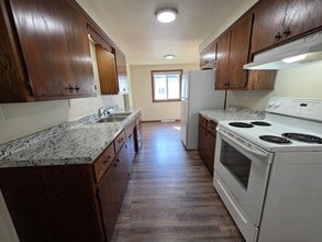 Building Photo - 1263-1265 Meadow Ln