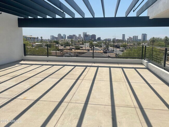 Foto del edificio - 1457 E Taylor St